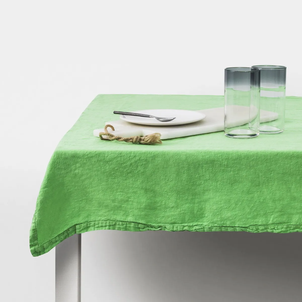 1049-tiller-apple-tablecloth–1.webp
