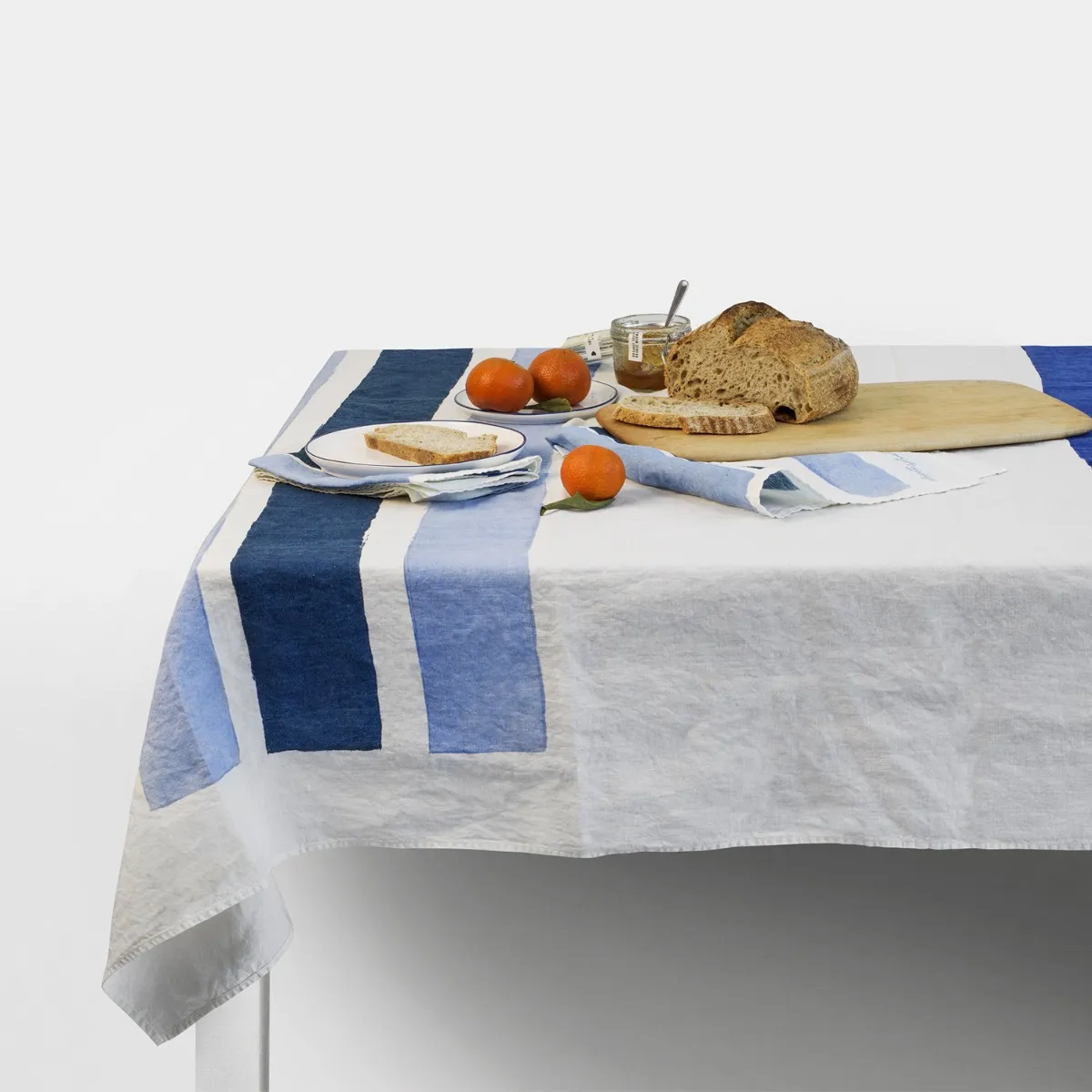 1052-rigato-blue-tablecloth–1.webp