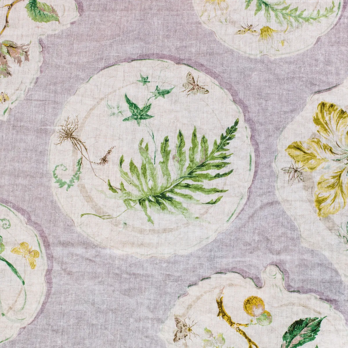 1058-daylesford-x-colefax-quince-garden-tablecloth-in-lilac–1.webp
