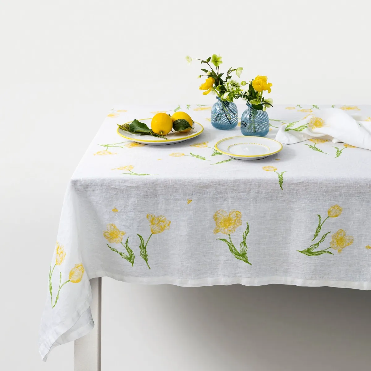 1059-spring-garden-tablecloth–1.webp