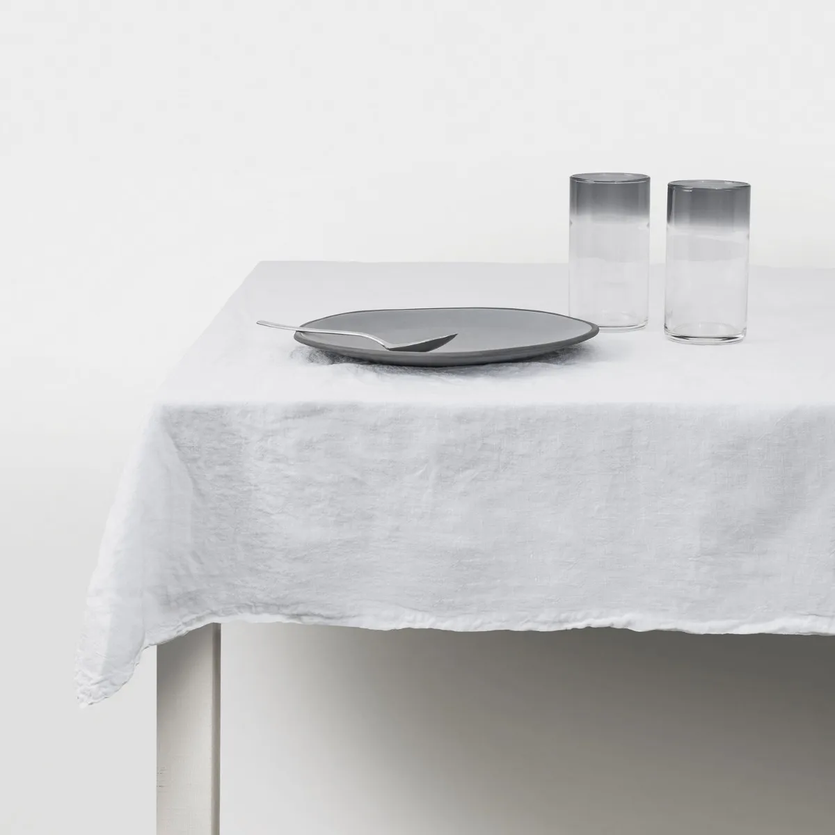 1068-tiller-white-tablecloth–1.webp