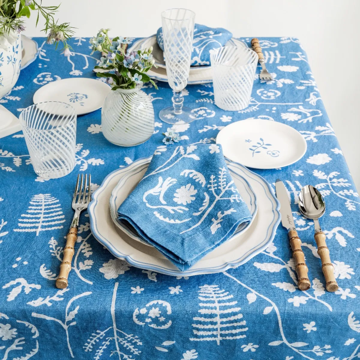 1125-wildflower-napkin-blue–1.webp