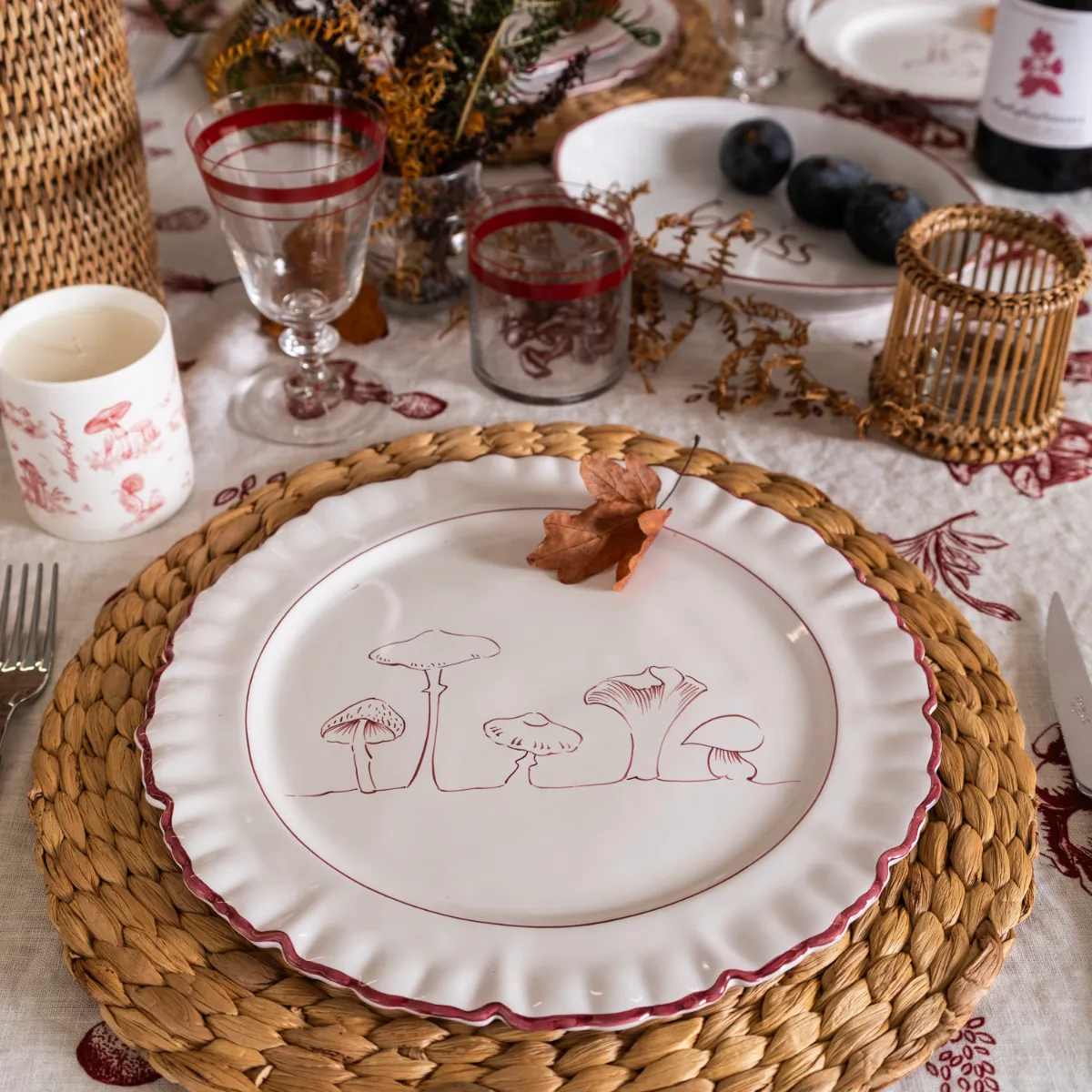 1273-mushroom-dance-plate-claret–1.webp