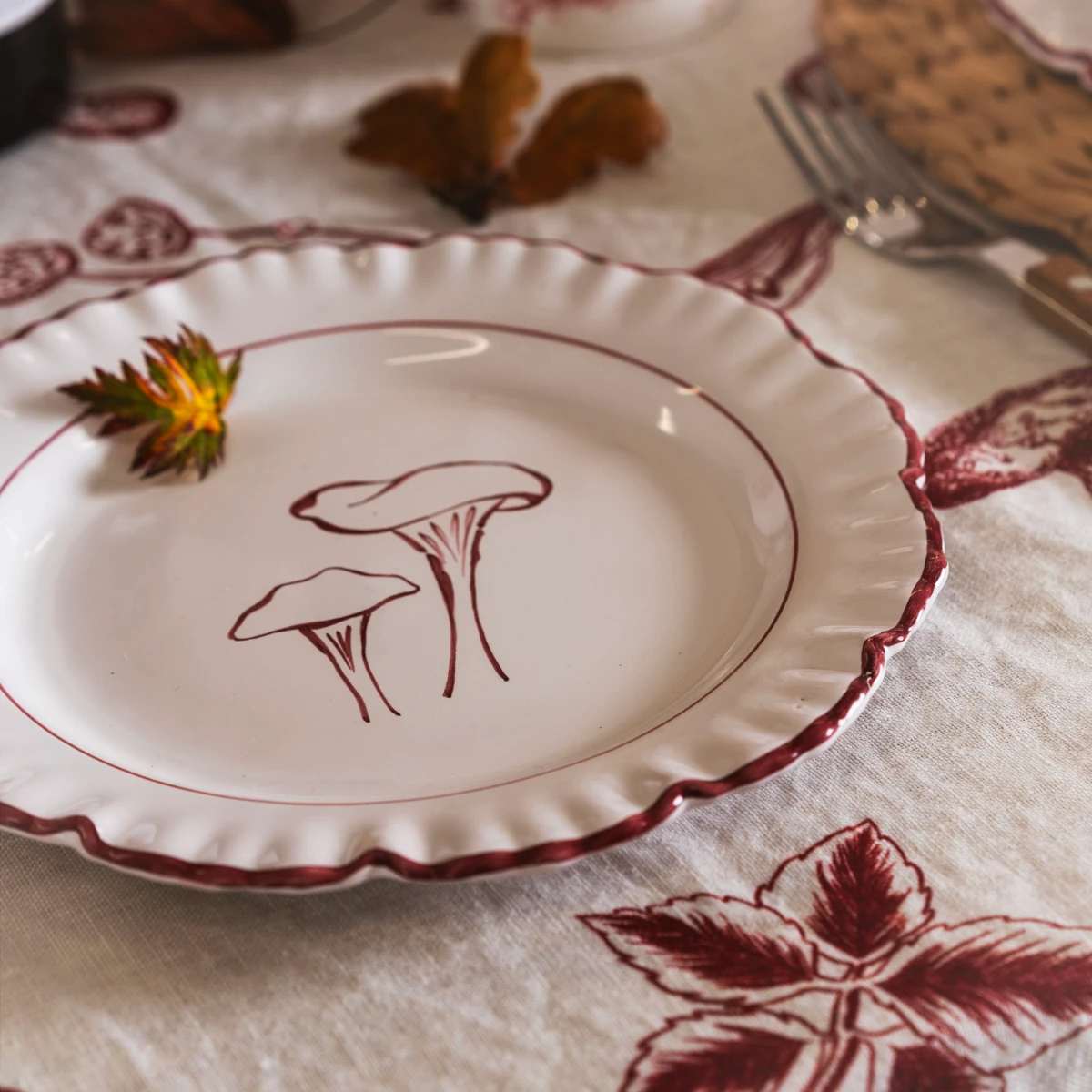 1276-mushroom-blewit-plate-claret–1.webp