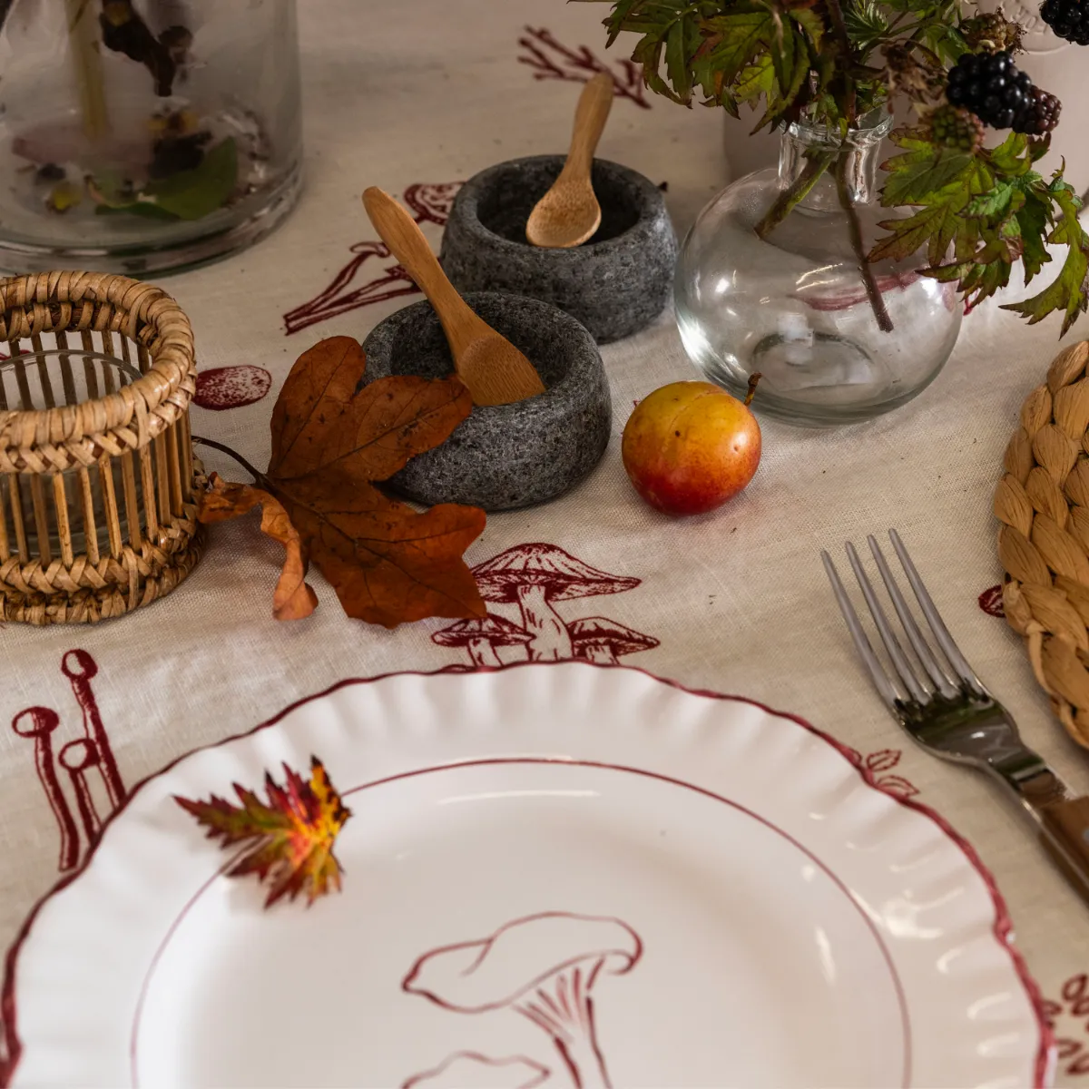 1276-mushroom-blewit-plate-claret–1.webp