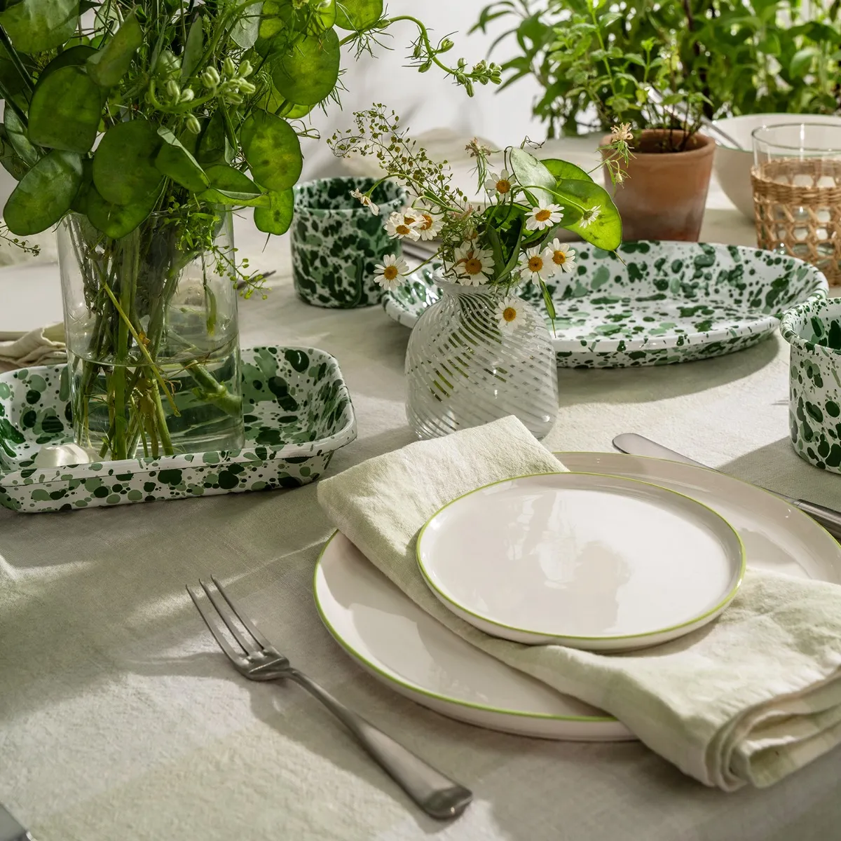 1348-splatter-large-rectangular-dish-green-enamel–1.webp