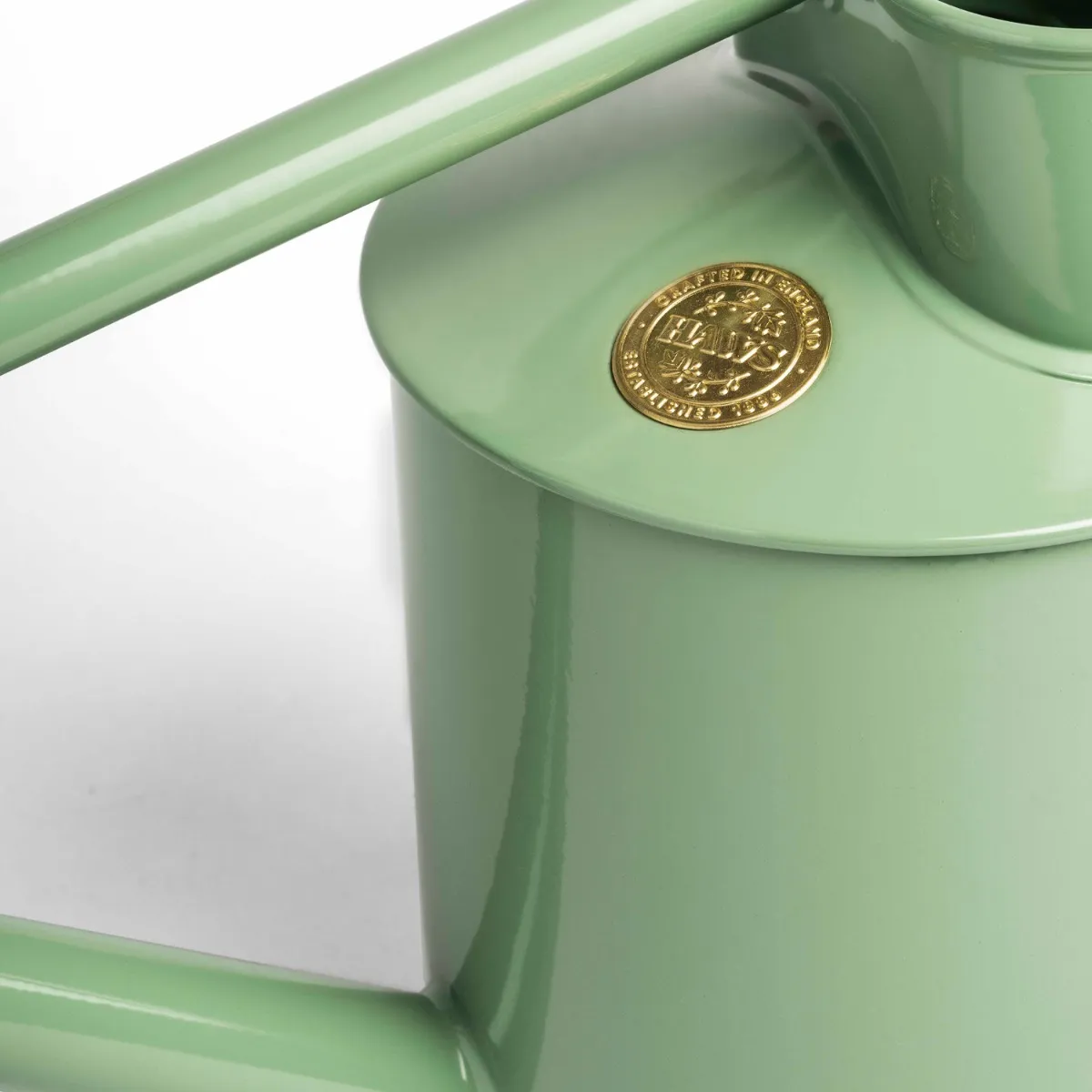 171-daylesford-x-haws-watering-can-small–1.webp