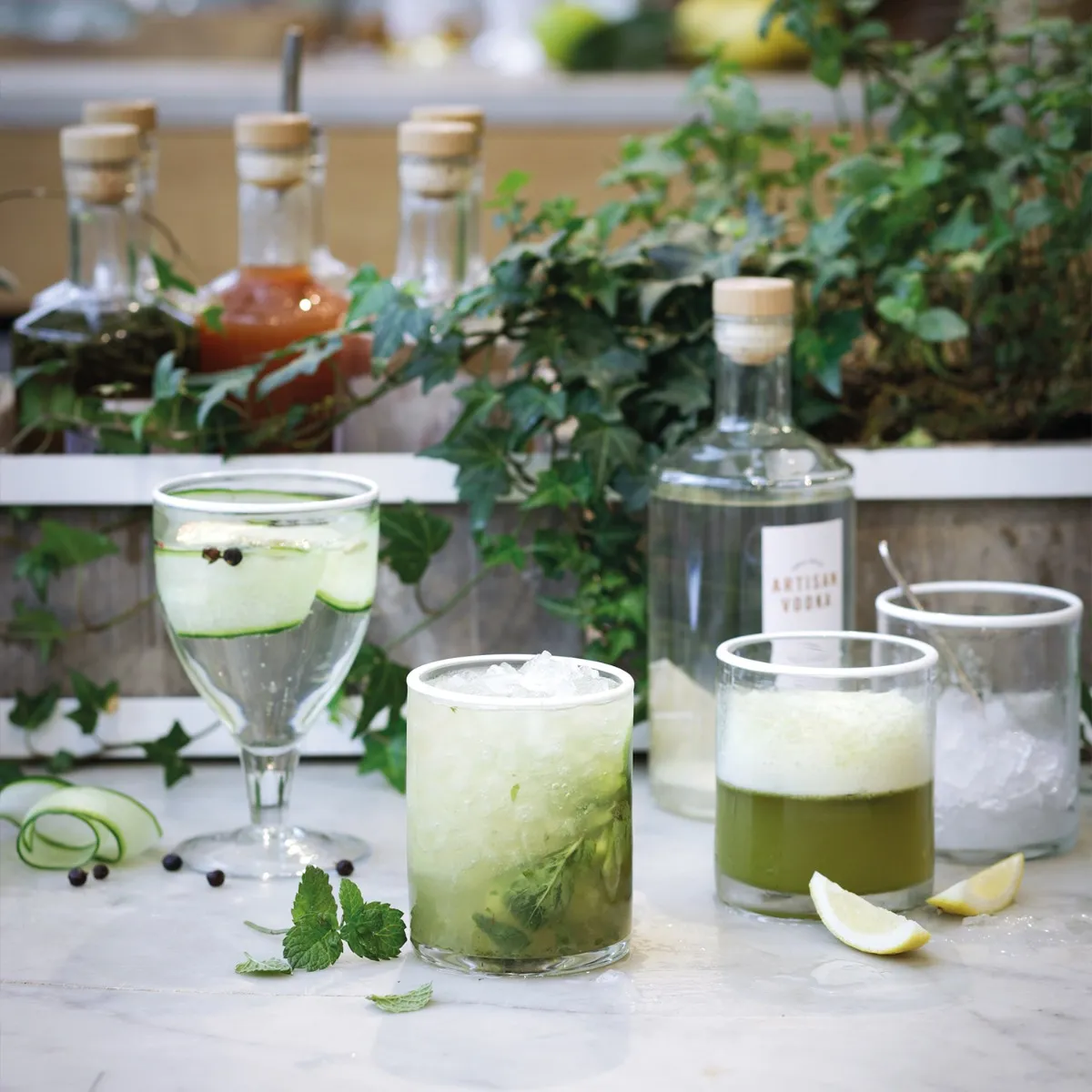 English Garden Cocktail With Elderflower & Lemon 
