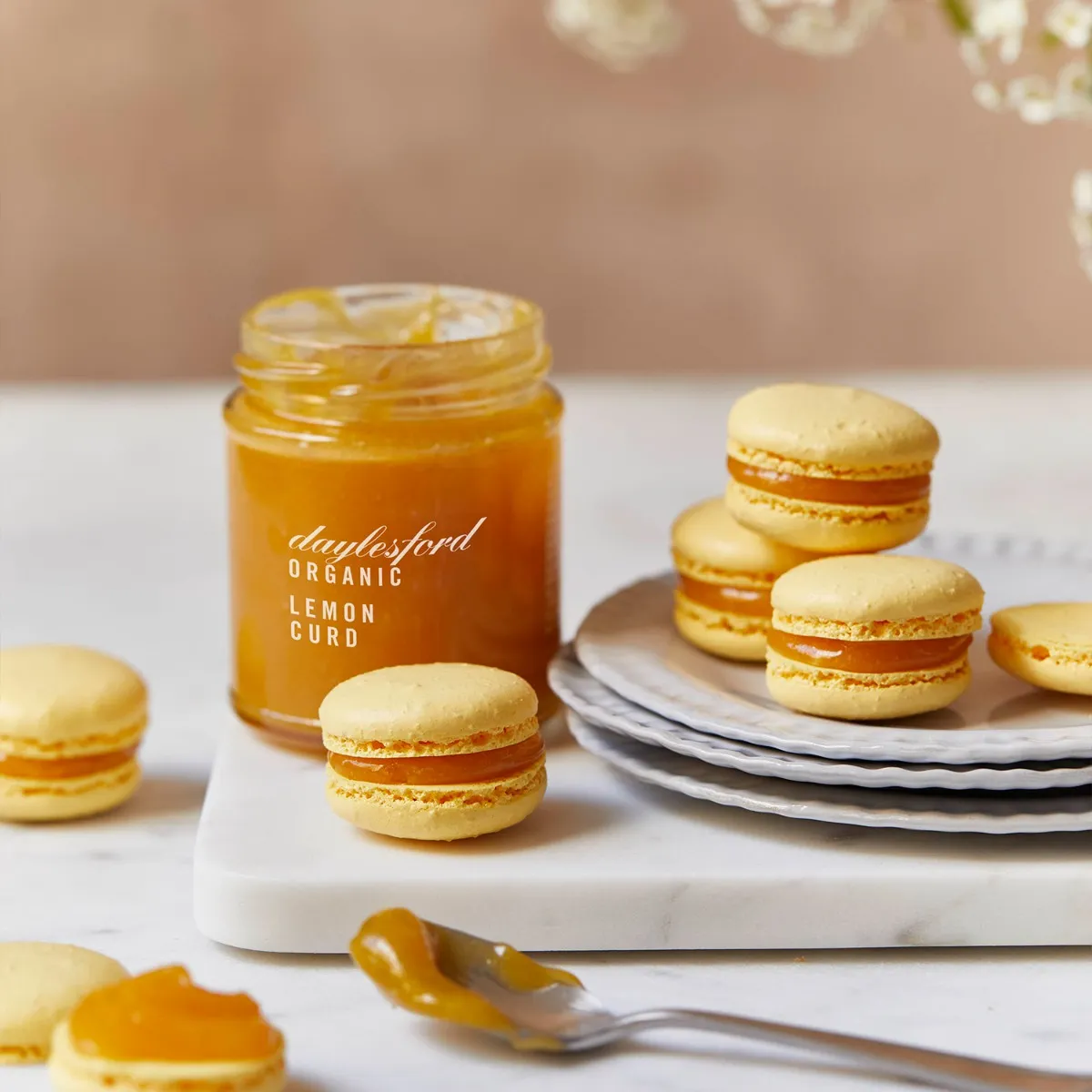 Lemon Curd Macarons 