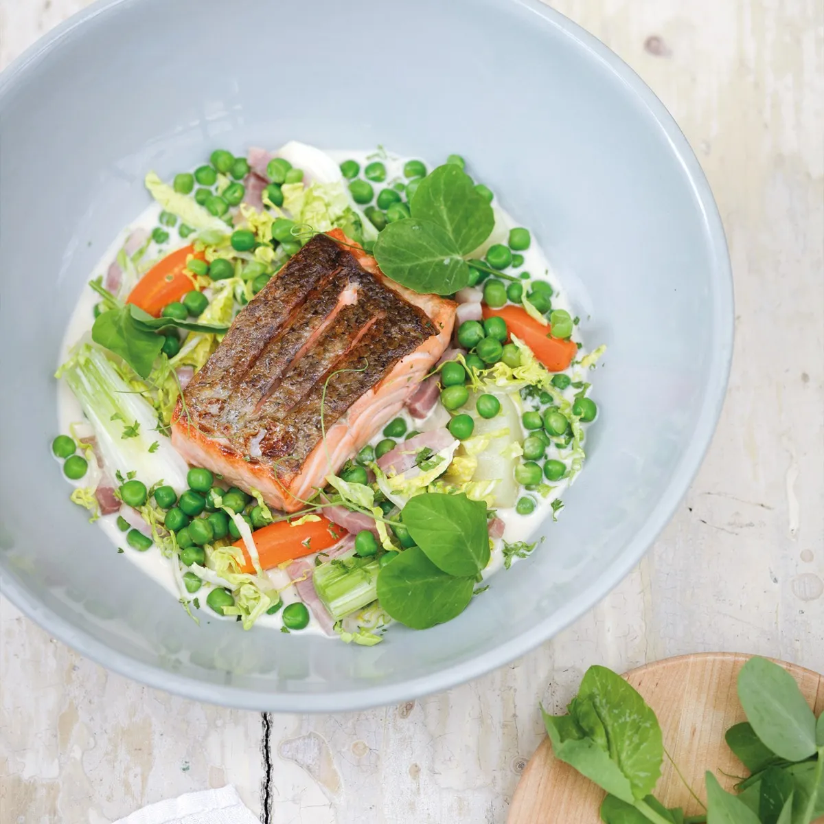 390-roast-salmon-with-peas-bacon-amp-braised-little-gem–1.webp
