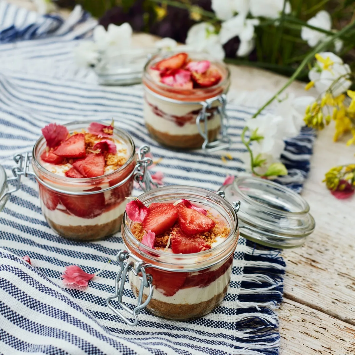 Strawberry & Yoghurt Cheesecake Jars 