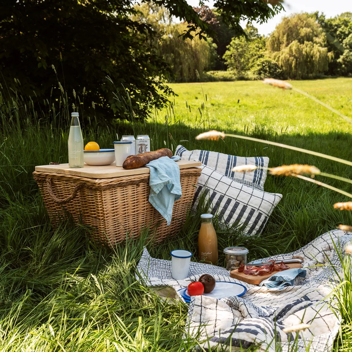 739-lea-insulated-picnic-hamper-large–1.webp