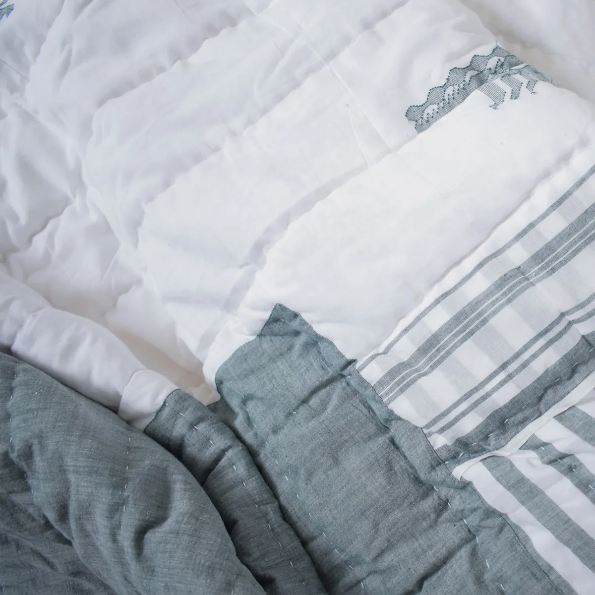 890-nila-pasture-quilt-large–1.webp